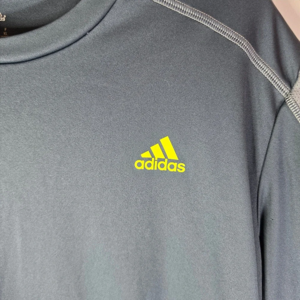 Adidas Climalite Shirt Mens XL Gray Short Sleeve Athletic Gym Tee Yellow Logo